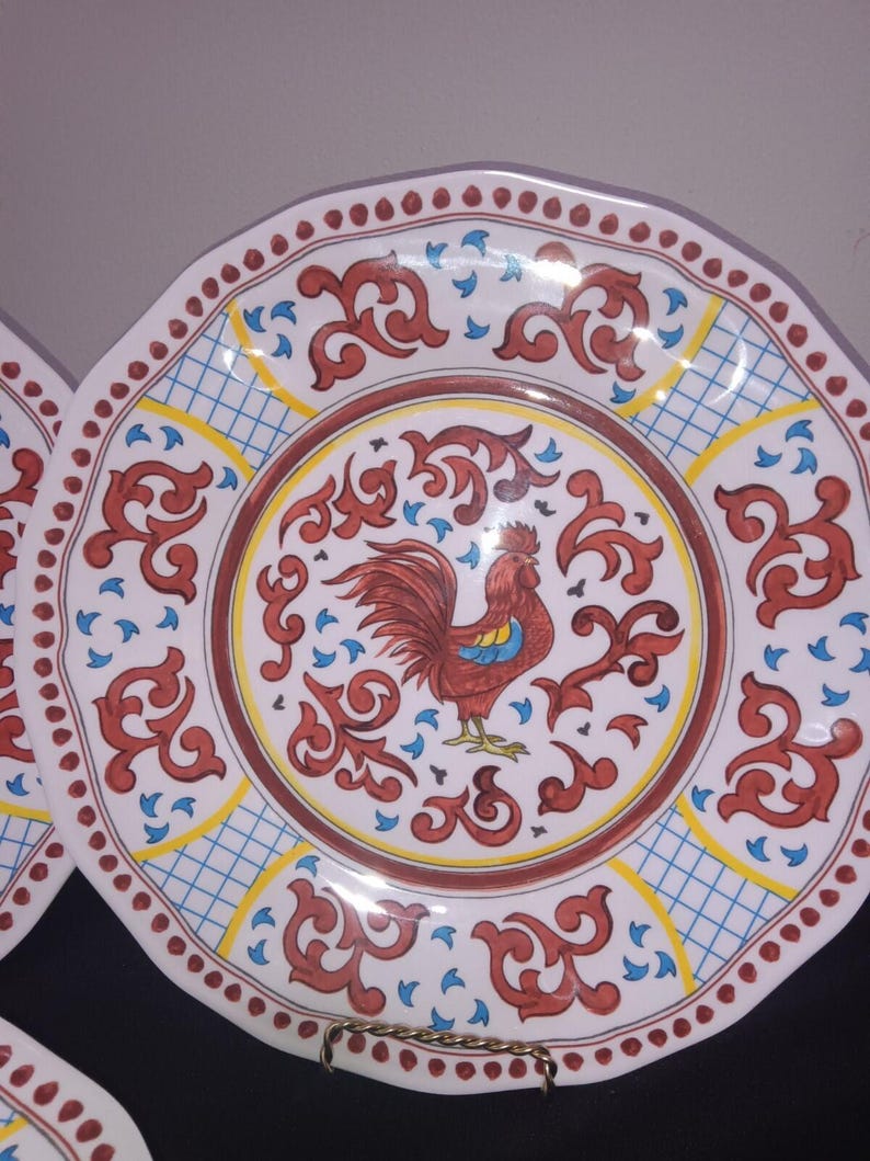 SET OF 6- Sur La Table 11" Plates Red Rooster Red Melamine 731612 New Never Used imagen 1