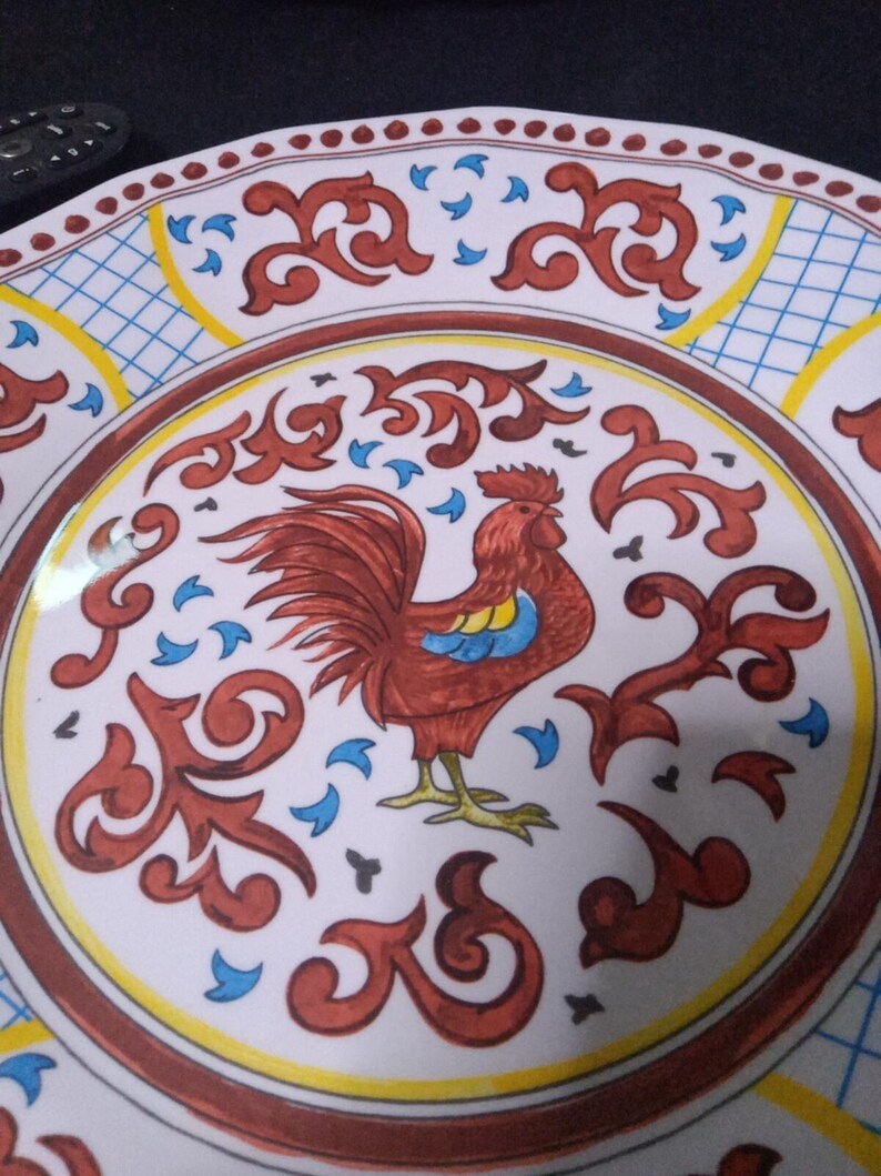 SET OF 6- Sur La Table 11" Plates Red Rooster Red Melamine 731612 New Never Used imagen 4