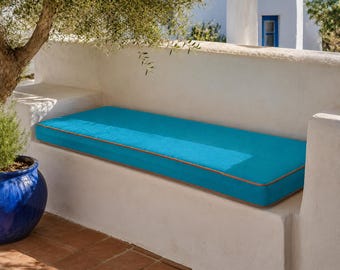 Maßgefertigter Outdoor-Kissenbezug mit kontrastierender Paspelierung, wasserdicht. Für Bank, Stuhl, Terrasse (nur Bezug).
