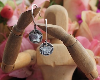 A gorgeously pair of dainty silver hand made star earrings...