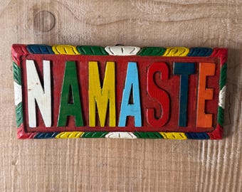 Namaste Wooden Sign – Hand Painted Wall Hanging Yoga Decor – Spiritual Greeting Sign (25cm)