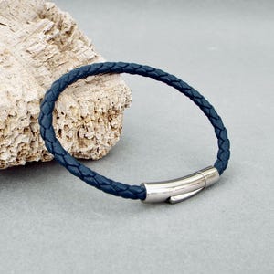 Geflochtenes Nappa-Lederarmband: Herrenschmuck in Marineblau