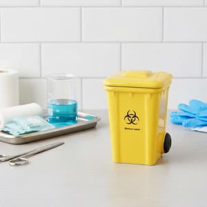 Mini contenitore per rifiuti biologici / Contenitore in ceramica gialla / Organizzatore da scrivania per rifiuti medici