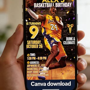 Könnte beinhalten: Ein Smartphone zeigt eine Basketball-Geburtstagseinladung. Das Design zeigt einen Basketballspieler in Gelb und Lila, den Text "ALEX'S BASKETBALL BIRTHDAY" und Party-Details. Die Einladung ist für eine 9-jährige Geburtstagsfeier.