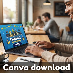 K&ouml;nnte beinhalten: Ein Laptop mit einer Geburtstagsgrafik mit Cartoon-Figuren und dem Text "[NAME] IS TURNING AGE". Der Bildschirm ist blau und gelb. Auf dem Tisch stehen eine Tasse Kaffee und eine kleine Pflanze.