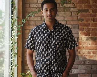 Handtryckt bomullsskjorta: Boho blommig semesterklädsel