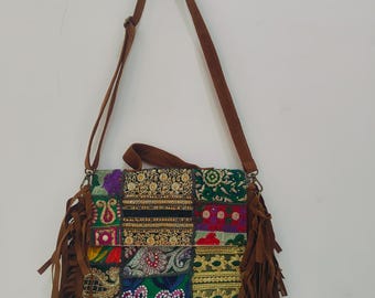 Bolso bohemio de patchwork hecho a mano: bandolera bordada con flecos, bolso étnico de hombro.