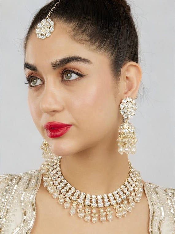 Kundan White Choker Maang Tikka Set - Etsy Faux Kundan Studded Choker Necklace & Maang Tikka Set Jewellery for Women main image 0