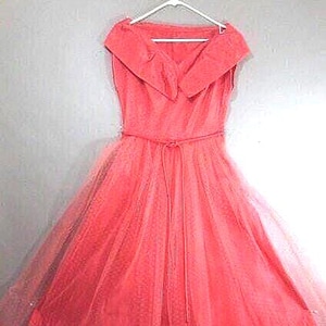 grease frenchy prom dress This sweet yellow party dress was first seen in the 1978 , where actress Didi Conn wore it as Frenchie. After that, the dress very likely went into rental stock, where it
