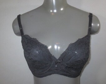 1960's BALI-lo Bow-Bra, Black Lace Cup, Underwire, hooks in back, Elastic/Satin Adjustable Straps, Very Good Condition