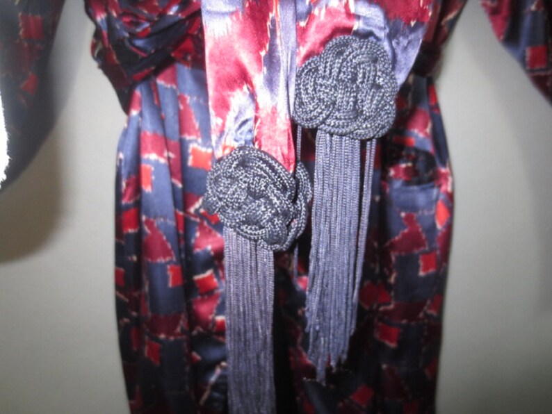 Good Condition Men/'s Smoking JacketRobe Vintage 1940/'s Men/'s Satin Robe Seattle Self Belt Tie with Fringe,Lap Front Frederick /& Nelson