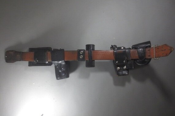 Police Duty Belt w Accessories, Smith Wesson Belt… - image 10