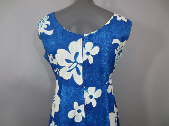 Vintage 1970's Maxi Hawaiian dress, Blue with Scr… - image 4