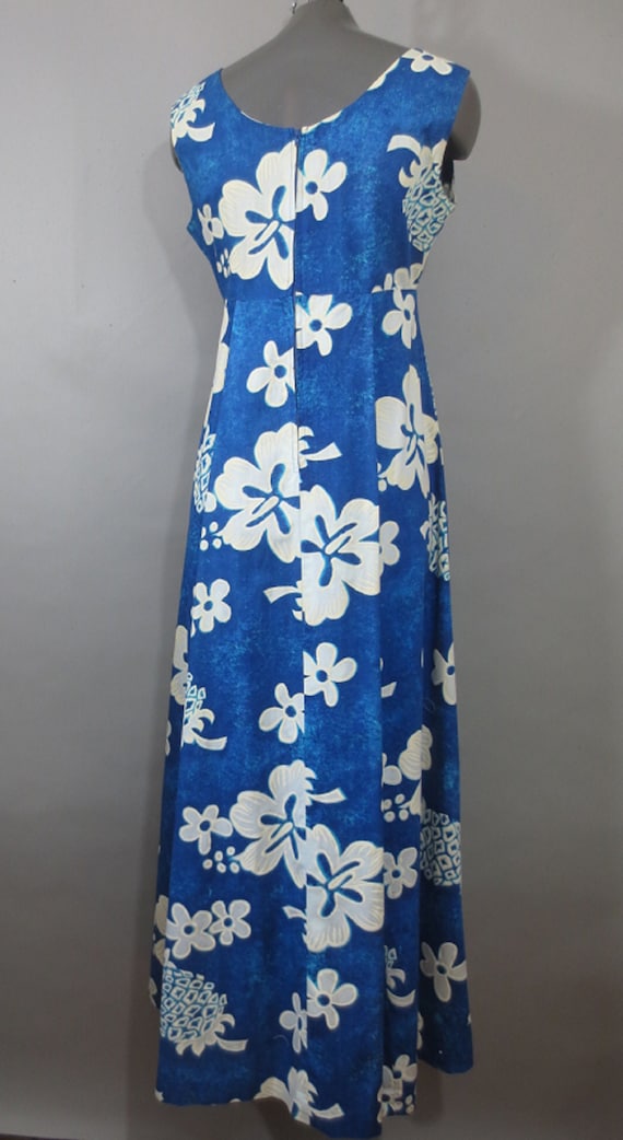 Vintage 1970's Maxi Hawaiian dress, Blue with Scr… - image 5