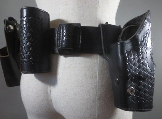 Police Duty Belt w Accessories, Smith Wesson Belt… - image 3