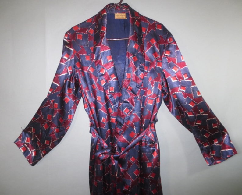 Good Condition Men/'s Smoking JacketRobe Vintage 1940/'s Men/'s Satin Robe Seattle Self Belt Tie with Fringe,Lap Front Frederick /& Nelson