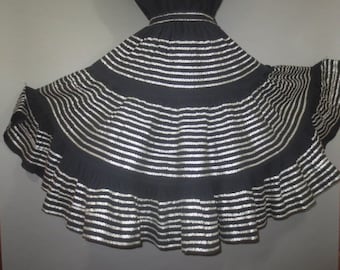 Vintage Patio Skirt, Fiesta Skirt, Rows of Silver Ric-Rac on Black, Side Metal Zipper, Full Circle Skirt, Very Good condition, 25.5" waist