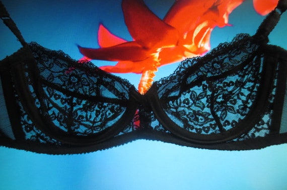 1960's Bali-lo Bow-bra, Black Lace Cup, Underwire, Hooks in Back, Elastic/ satin Adjustable Straps, Very Good Condition 
