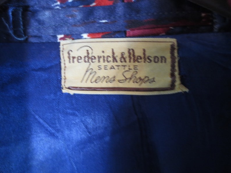 Good Condition Men/'s Smoking JacketRobe Vintage 1940/'s Men/'s Satin Robe Seattle Self Belt Tie with Fringe,Lap Front Frederick /& Nelson