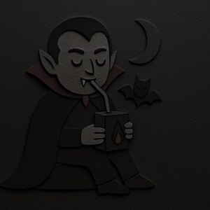 Könnte beinhalten: Dunkle Illustration eines Cartoon-Vampirs, der aus einer Saftbox trinkt. Der Vampir hat einen Umhang und einen roten Kragen. Ein Halbmond und eine Fledermaus sind im Hintergrund. Halloween-Thema.