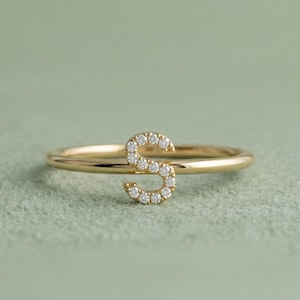 Anel com Inicial em Ouro 14k e Diamante Sintético, Anel Personalizado com Letra para Ela, Anel Personalizado para Presente de Formatura