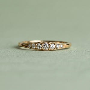 14K massivt guld lillfingring, graderad vigselring med labbodlad diamant, minimalistisk stapelbar ring för födelsedagspresent, Milgrain-ring för kvinnor
