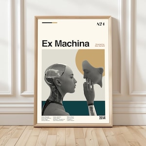Könnte beinhalten: Ein gerahmtes Filmplakat für "Ex Machina" mit beigem Hintergrund. Das Poster zeigt zwei Gesichter in Graustufen, eines roboterhaftes und eines menschliches, mit dem Titel und dem Namen des Regisseurs. Das Jahr 2014 ist ebenfalls zu sehen.