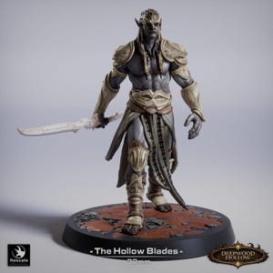 May include: A detailed figurine of a warrior with gray skin, wearing ornate armor in shades of beige and gray. The figure holds a white sword and stands on a circular base with the text "- The Hollow Blades - 32mm".