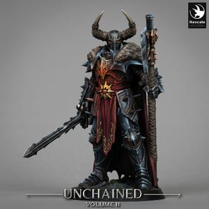 Puede incluir: Figura detallada de un guerrero con armadura oscura, adornada con cuernos y púas. La figura sostiene una espada y un bastón, con un acento rojo y dorado en el pecho. El texto "UNCHAINED VOLUME II" está en la parte inferior.