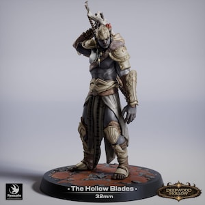 Puede incluir: Figura detallada de un guerrero con piel gris, que lleva una armadura ornamentada y empuña un arma con forma de hueso. La base es negra con el texto "- The Hollow Blades - 32mm" y el logotipo de Deepwood Hollow.