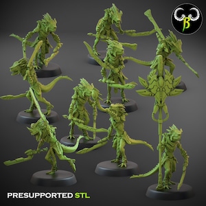 Puede incluir: Una colección de figuras verdes con aspecto de reptil, cada una sobre una base negra. Las figuras sostienen armas y tienen superficies detalladas y texturizadas. El texto "PRESUPPORTED STL" está en la parte inferior.