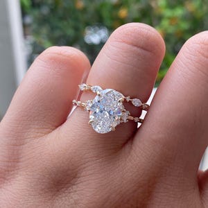 Ensemble de bagues en or 14 carats diamants taille ovale, alliance délicate marquise, grappe de moissanite / bague de fiançailles cultivée en laboratoire, parure de mariée minimaliste