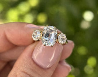 Anello a cuscino Old Mine da 3,5 ct con pietra di moissanite taglio rotondo europeo antico, anello di fidanzamento regalo, regali di anniversario per lei, anello con tre pietre