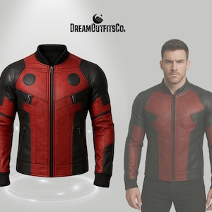 Può includere: Giacca in pelle rossa e nera con colletto bomber e zip frontale. La giacca presenta un design unico con dettagli circolari sul petto e sulle spalle. Il logo DreamOutfitCo. è visibile in alto.