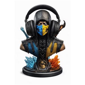 Puede incluir: Busto detallado de un personaje de Mortal Kombat, con una máscara azul y amarilla, una capucha y auriculares negros. La figura está adornada con detalles de cristal azul y naranja y una base circular.