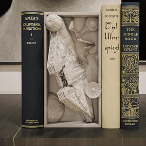 Star Wars Book Nook – Millennium Falcon 3D Shelf Display.