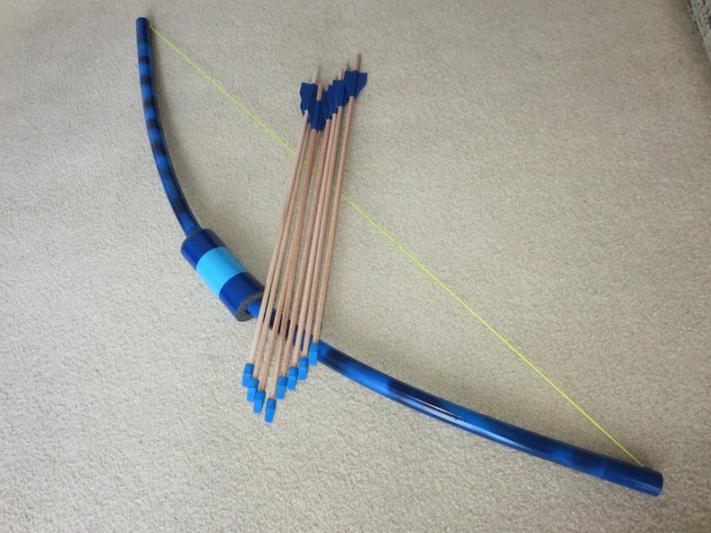 Blue bow and 8 arrows for kids archery. image 4