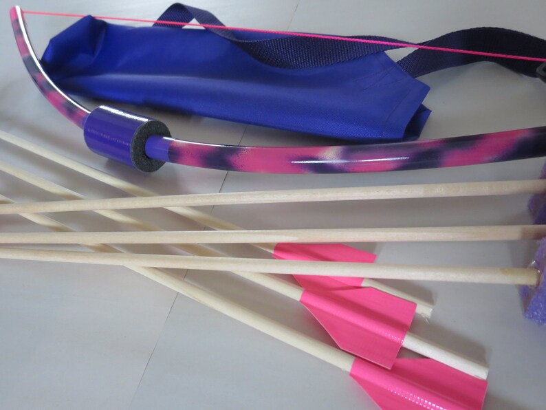 toy bow and arrow with quiver