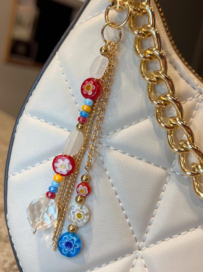 Llavero personalizado con cuentas hecho a pedido para bolso, mochila y más. imagen 3