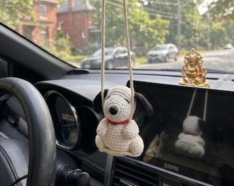 Colgante para coche de Snoop hecho a mano a crochet, dije amigurumi inspirado en Peanuts, accesorio de hilo de algodón con leche