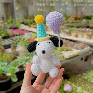 Peluche ispirato a Snoop all'uncinetto: cane amigurumi fatto a mano - Flying Ace, portachiavi, ciondolo per borsa