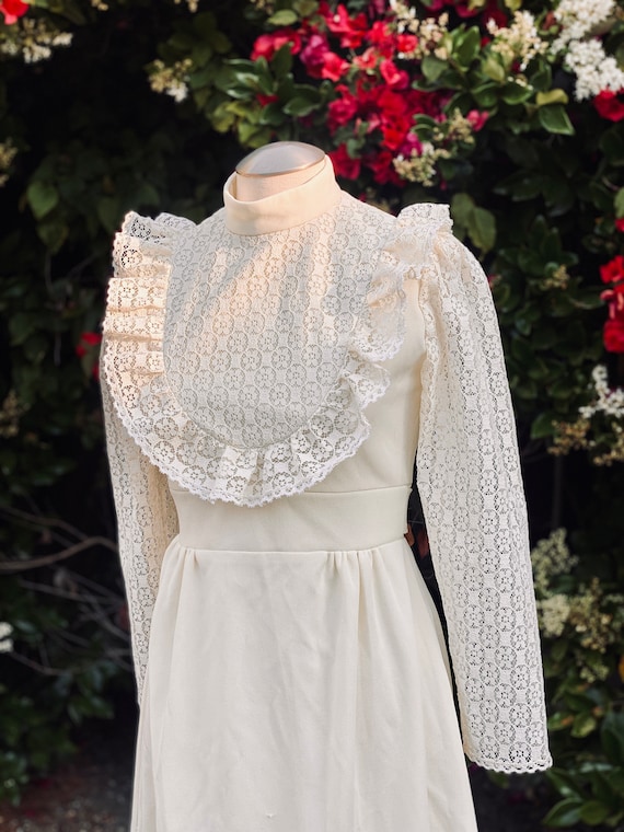 Bohemian Vintage Creamy White Wedding Dress - Simp