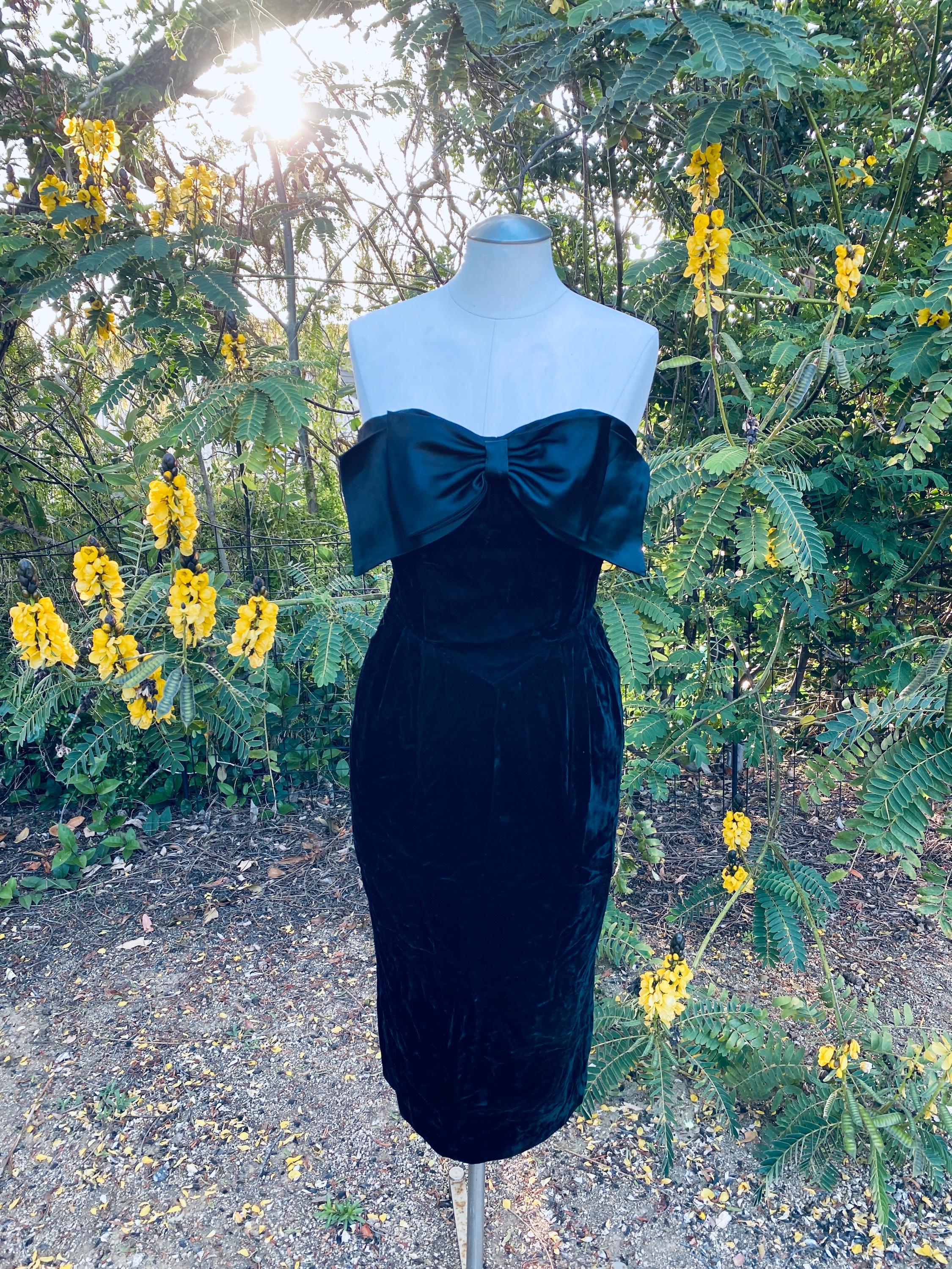 Vintage Black Strapless Velvet Dress with Bow