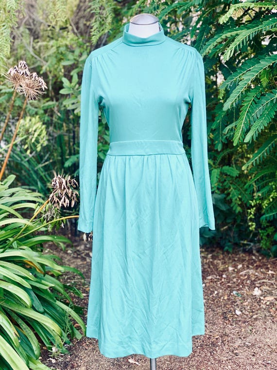 green emerald velvet dress Green Ribbed Midi Dress