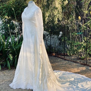 1960’s Maurer Original Vintage Wedding Dress with Long Sleeves and Floral Lace Applique