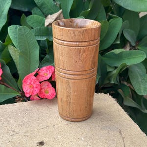 Handgefertigter Kicker Holzbecher | 250ml Natürliches Holzglas | Glatte Akazie Trinkgefäß | Umweltfreundlicher Becher für Wasser, Saft & Bier