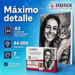 Pode incluir: Um kit de pintura de diamantes com um retrato de uma mulher e um gato. O kit inclui uma tela A3 (29,7 x 42 cm), 44.000 diamantes e 7 cores. O texto na caixa diz "Arte com diamantes personalizados com a foto que você escolher."