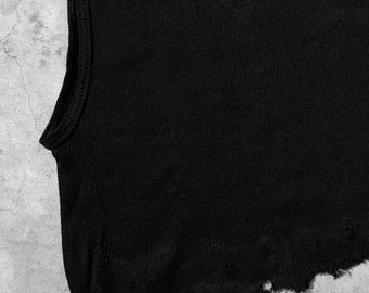 Top corto desgastado, top negro acanalado sin mangas, top estilo punk grunge desgastado, ropa alternativa Y2K reelaborada, tallas S/M/L, Punk Rock Lies