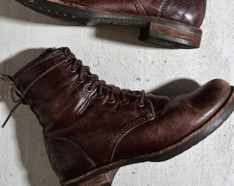 Botas vintage Frye de couro marrom com cadarço | Botas de trabalho estilo militar com acabamento desgastado | Fabricadas no México | Tamanho feminino 7B