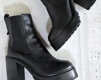 Botas vintage Steve Madden de couro preto com plataforma | Botas Chelsea de cano curto com salto grosso estilo anos 2000 | Botas grunge góticas dos anos 90, tamanho EUA 9,5